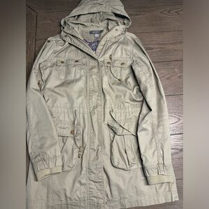 Women’s coat size small. Like new. Suzy shier. Green
